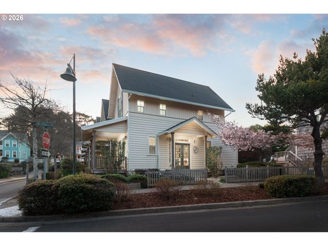 617 Sw 27TH Way, Lincoln City, OR 97367