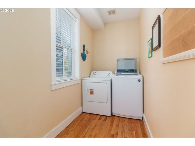 617 Sw 27TH Way, Lincoln City, OR 97367