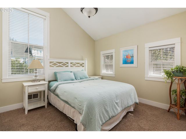 617 Sw 27TH Way, Lincoln City, OR 97367
