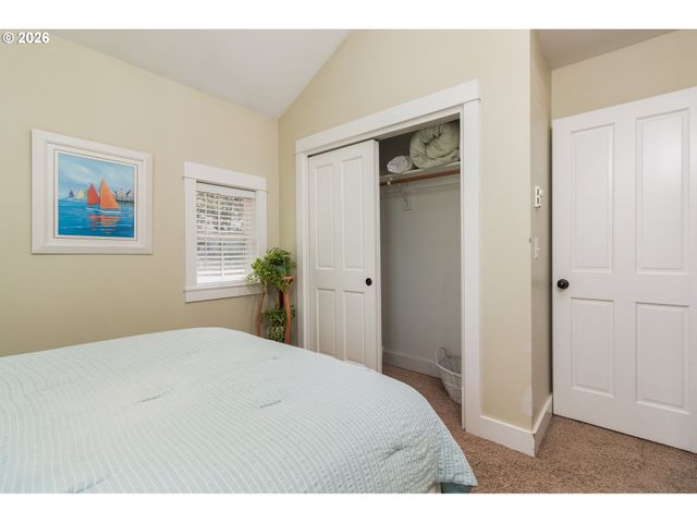 617 Sw 27TH Way, Lincoln City, OR 97367