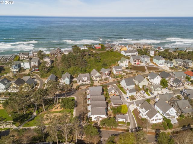 617 Sw 27TH Way, Lincoln City, OR 97367