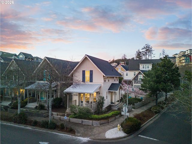 617 Sw 27TH Way, Lincoln City, OR 97367