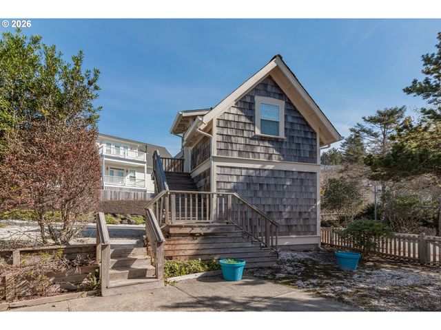 617 Sw 27TH Way, Lincoln City, OR 97367
