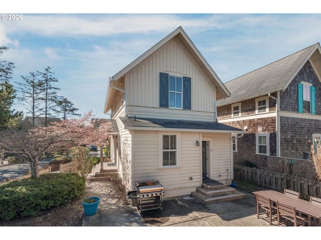 617 Sw 27TH Way, Lincoln City, OR 97367