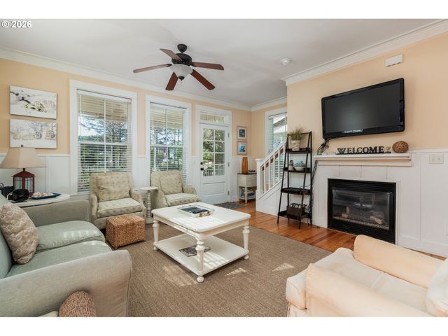 617 Sw 27TH Way, Lincoln City, OR 97367
