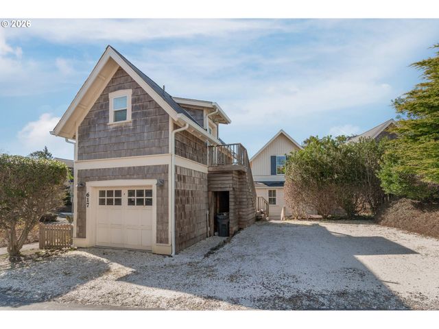 617 Sw 27TH Way, Lincoln City, OR 97367