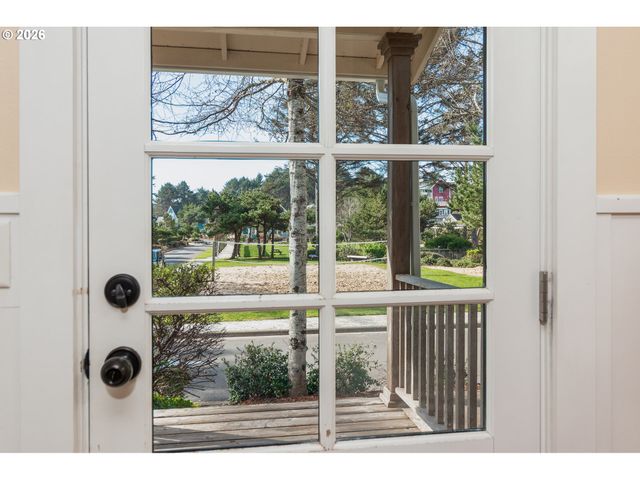 617 Sw 27TH Way, Lincoln City, OR 97367