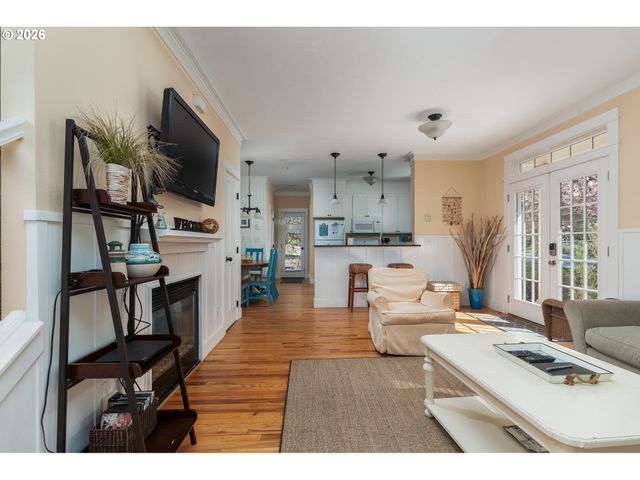 617 Sw 27TH Way, Lincoln City, OR 97367