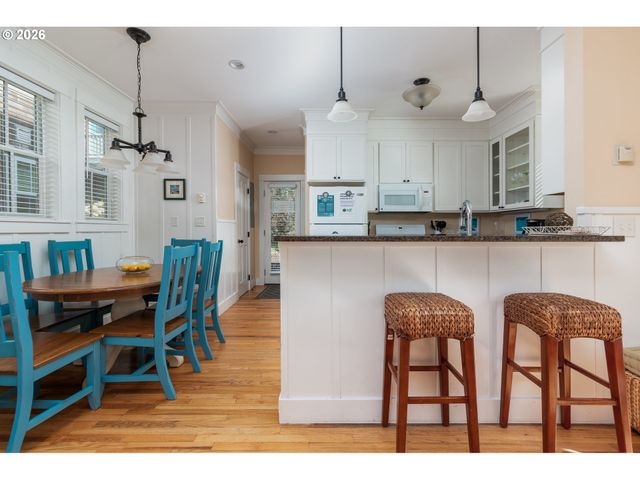 617 Sw 27TH Way, Lincoln City, OR 97367