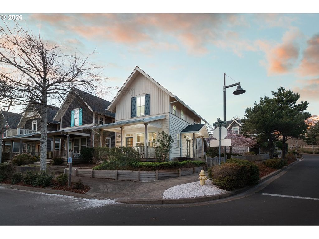 617 Sw 27TH Way, Lincoln City, OR 97367