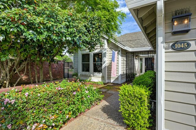 1045 Harrington Way, Carmichael, CA 95608