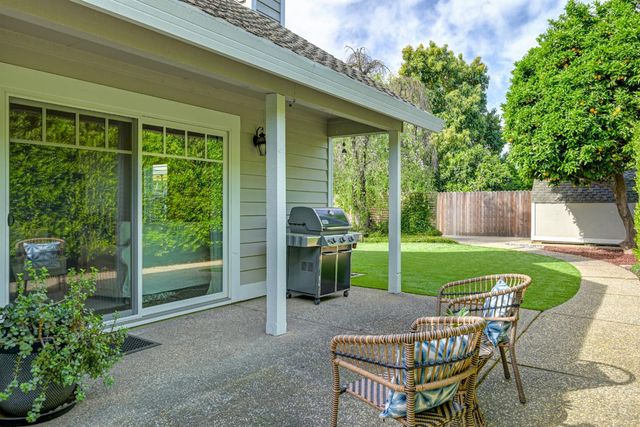 1045 Harrington Way, Carmichael, CA 95608