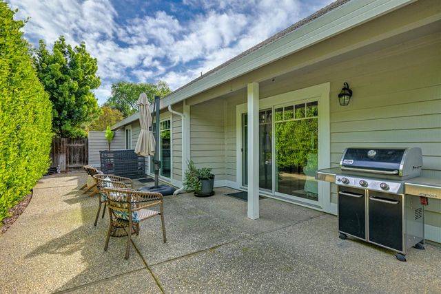 1045 Harrington Way, Carmichael, CA 95608