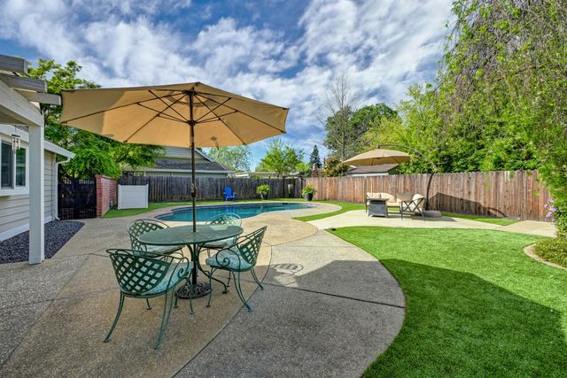 1045 Harrington Way, Carmichael, CA 95608