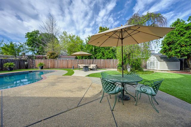 1045 Harrington Way, Carmichael, CA 95608