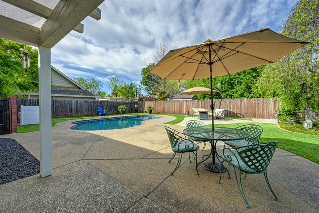 1045 Harrington Way, Carmichael, CA 95608