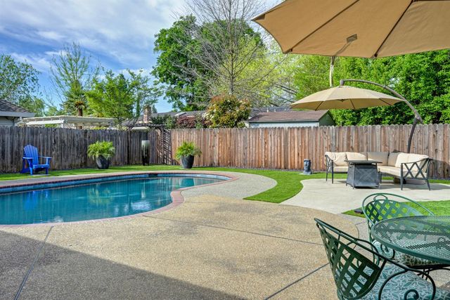 1045 Harrington Way, Carmichael, CA 95608