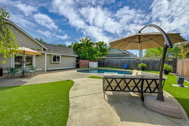 1045 Harrington Way, Carmichael, CA 95608