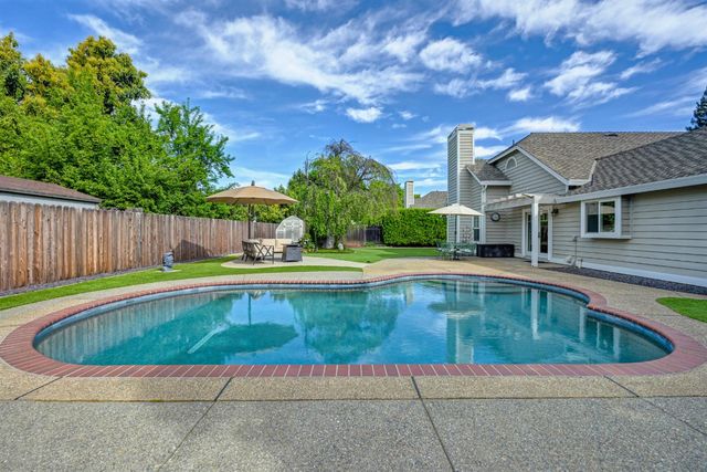 1045 Harrington Way, Carmichael, CA 95608