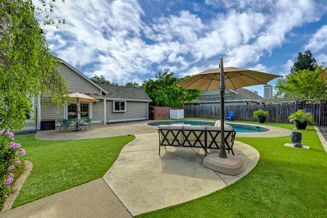 1045 Harrington Way, Carmichael, CA 95608