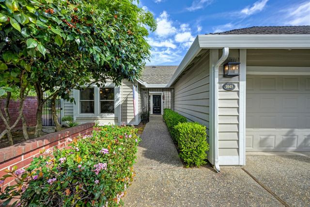 1045 Harrington Way, Carmichael, CA 95608