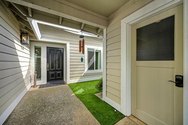 1045 Harrington Way, Carmichael, CA 95608