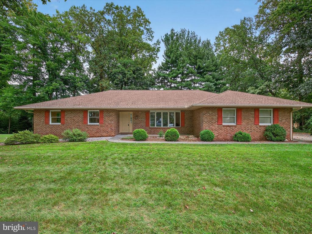 4024 LITTLE JOHN DR, York, PA 17408