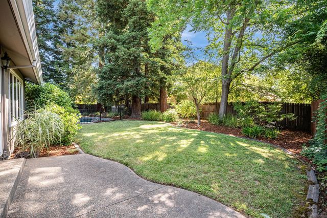 1744 Haggin Grove Way, Carmichael, CA 95608