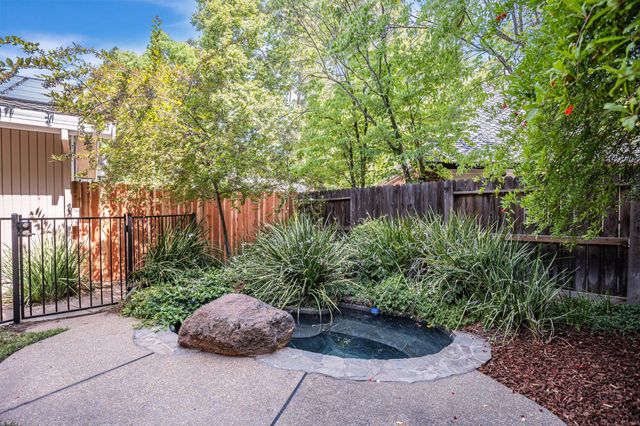 1744 Haggin Grove Way, Carmichael, CA 95608