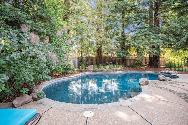 1744 Haggin Grove Way, Carmichael, CA 95608