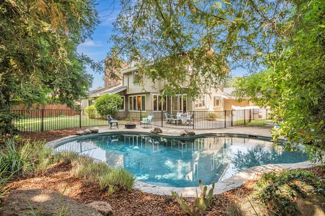 1744 Haggin Grove Way, Carmichael, CA 95608