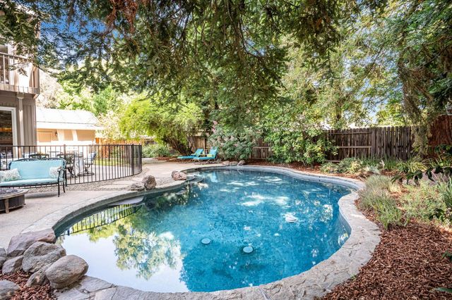 1744 Haggin Grove Way, Carmichael, CA 95608