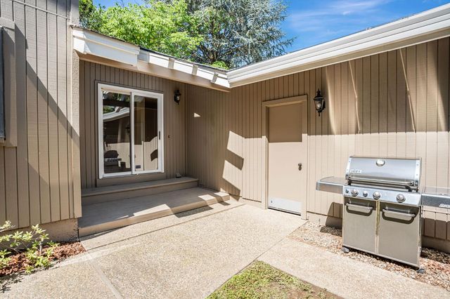 1744 Haggin Grove Way, Carmichael, CA 95608