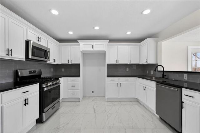 604 E 164th Terrace, Belton, MO 64012