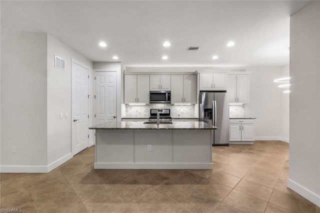 16367 Halberry LN, Naples, FL 34110