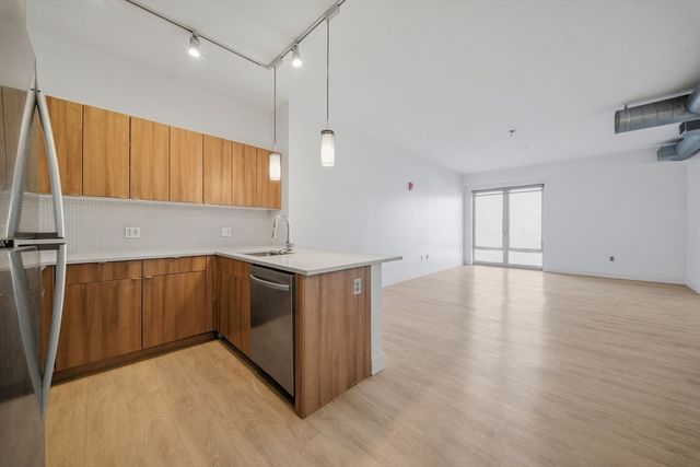 9 Medford Street 410, Somerville, MA 02143