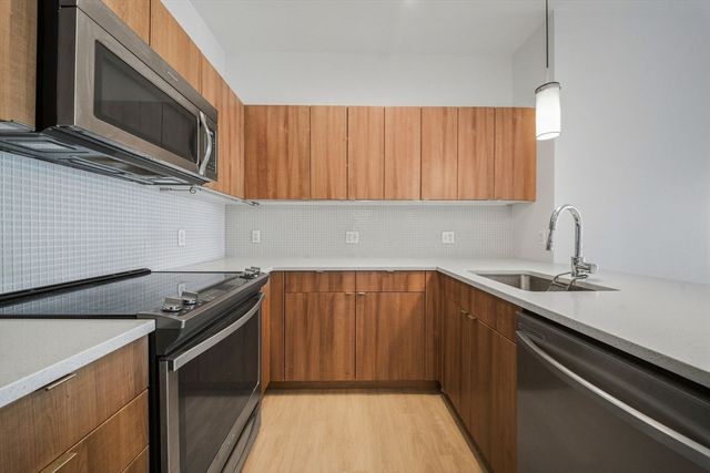 9 Medford Street 410, Somerville, MA 02143
