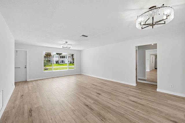 2631 W Golf Boulevard, Pompano Beach, FL 33064