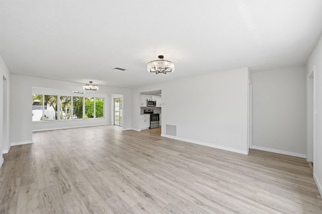 2631 W Golf Boulevard, Pompano Beach, FL 33064