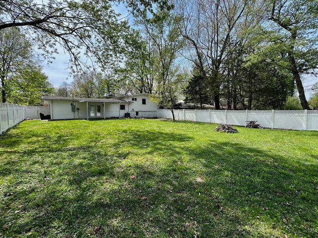 1808 W Freeman Street, Carbondale, IL 62901