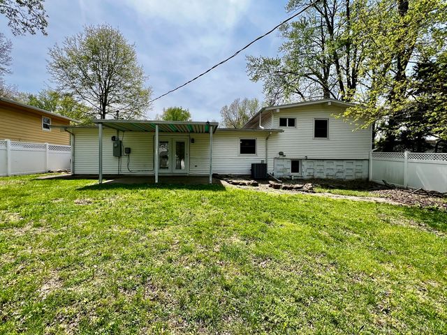 1808 W Freeman Street, Carbondale, IL 62901