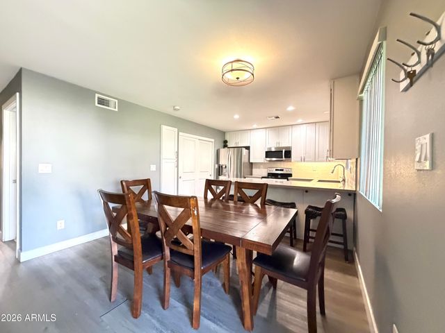 4460 E BELLEVIEW Street, Phoenix, AZ 85008