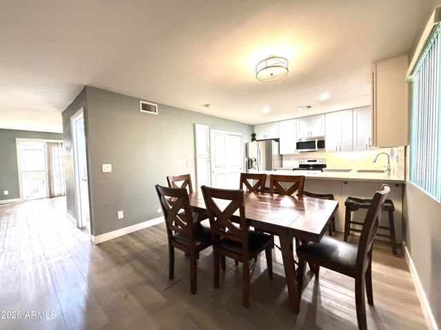 4460 E BELLEVIEW Street, Phoenix, AZ 85008