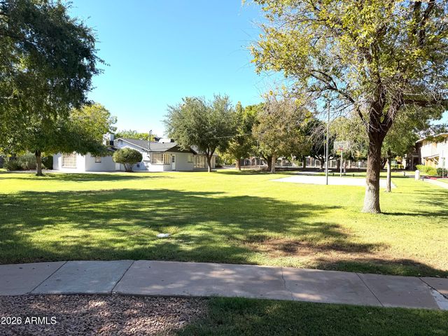 4460 E BELLEVIEW Street, Phoenix, AZ 85008