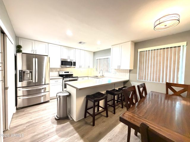 4460 E BELLEVIEW Street, Phoenix, AZ 85008