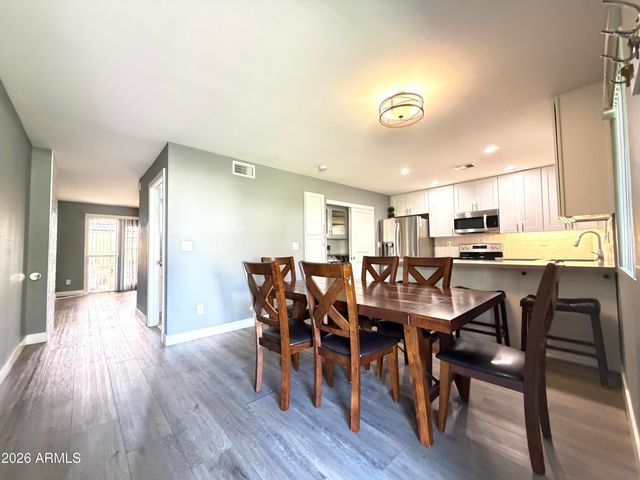 4460 E BELLEVIEW Street, Phoenix, AZ 85008