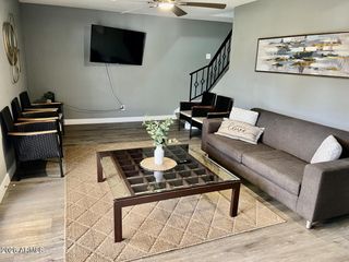 4460 E BELLEVIEW Street, Phoenix, AZ 85008