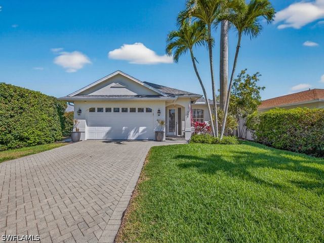 585 104th AVE N, Naples, FL 34108