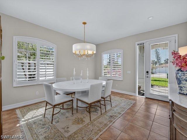 585 104th AVE N, Naples, FL 34108