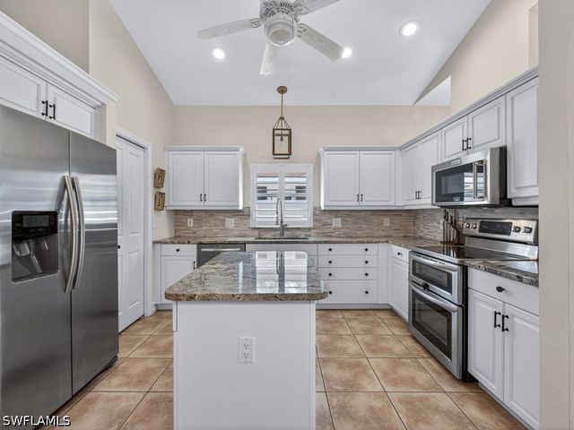 585 104th AVE N, Naples, FL 34108